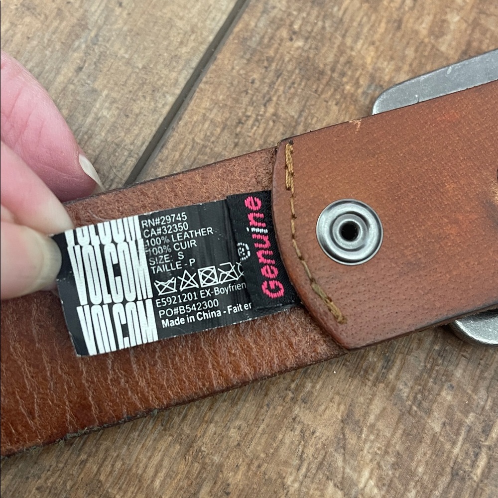 VOLCOM Leather Belt (34) - Picture 3 of 7